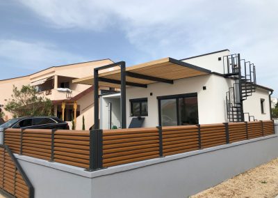 Vikendica (Hr) | Metalna ograda i konstrukcija imitacija drveta